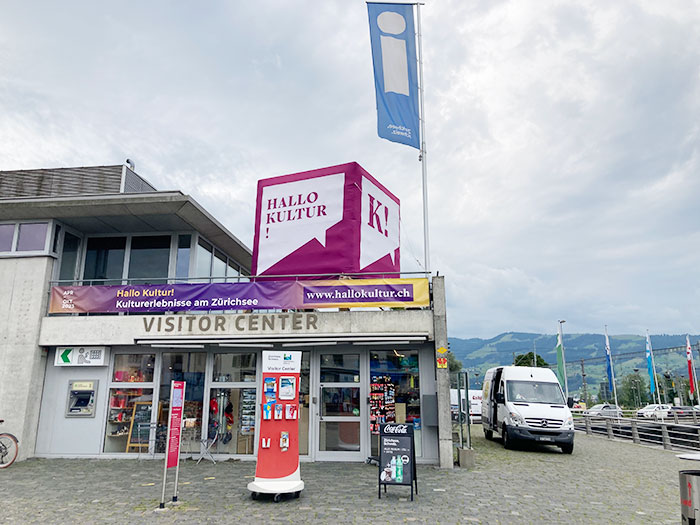 Riesige aufblasbare Werbeträger ermöglichen es, zum Beispiel mit Werbung auf dem Dach, Dein Produkt oder Deine Botschaft direkt beim Verkaufsstandort unübersehbar zu präsentieren.